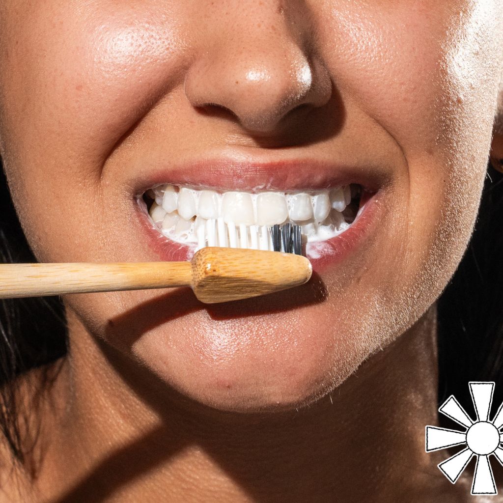 PRO WHITENING Zahnpasta mit Hydroxyapatit, Vitamin B12 und E - Image 4