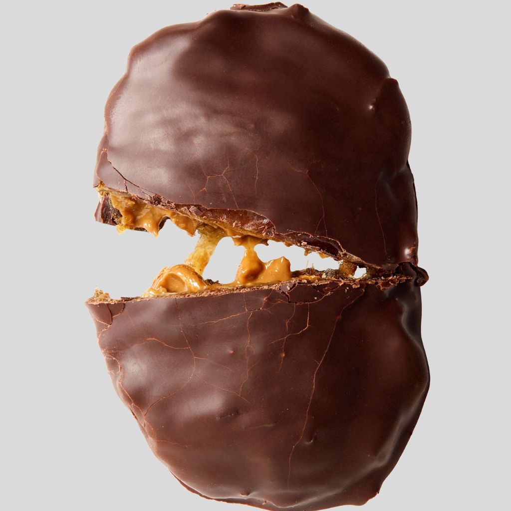 Hazelnut Cream Smashed Date covered in 100% cacao - Image 4